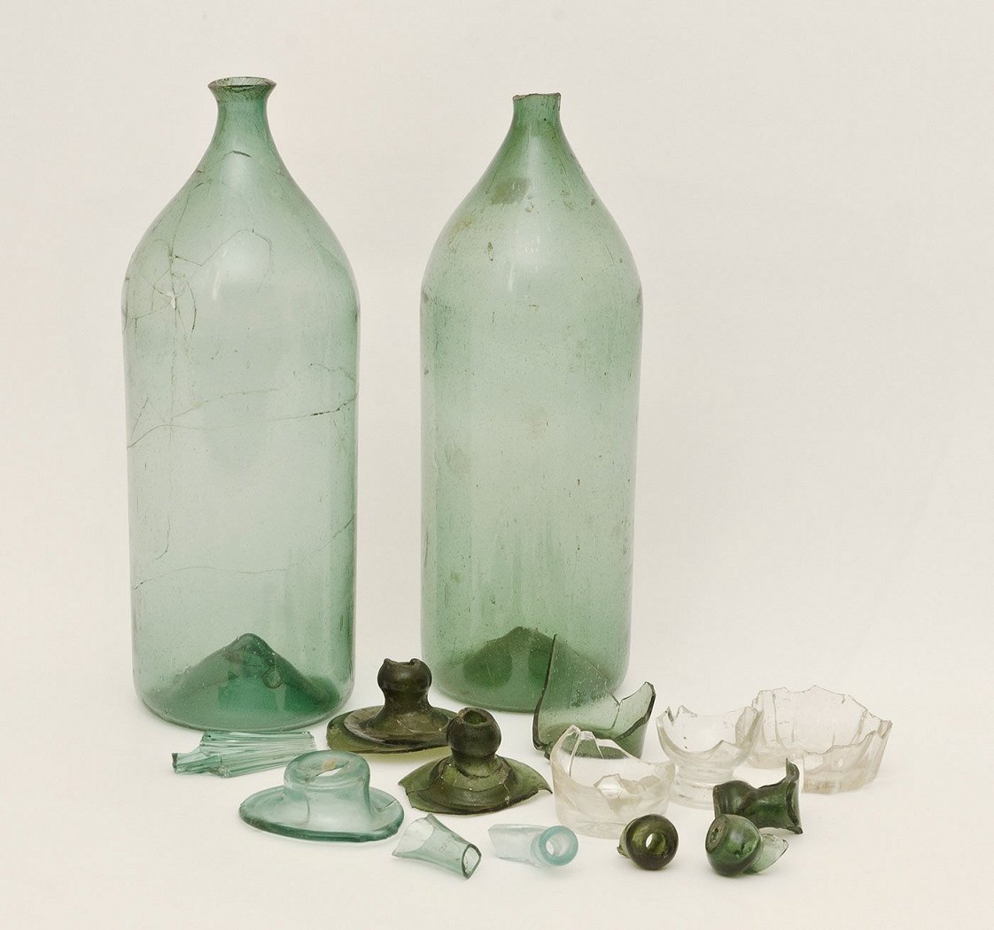 Bottles and shards from the Trebuša glassworks